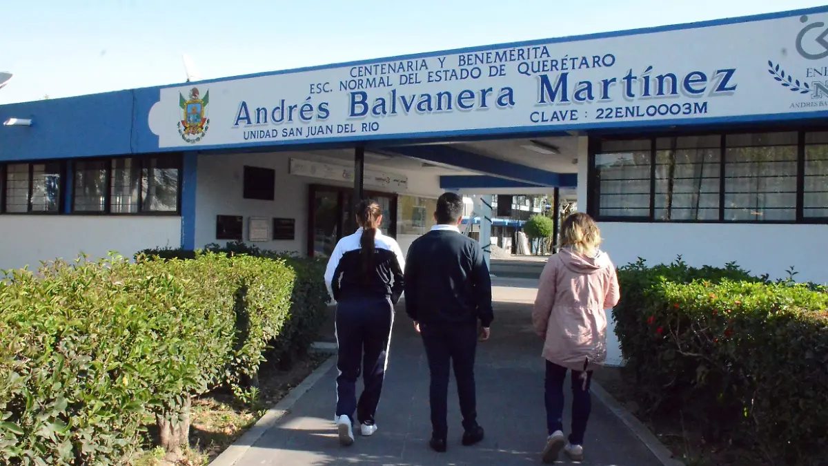 Una estudiante de la CBENEQ unidad San Juan del Río viajó a Canadá para mejorar su